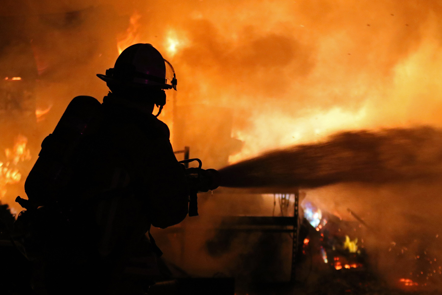 Multiple FDs fight garage fire